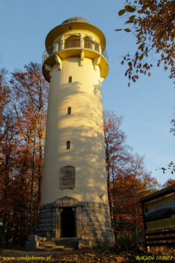 Wzg&oacute;rze zamkowe w Jeleniej G&oacute;rze wsp&oacute;łczesna wieża widokowa