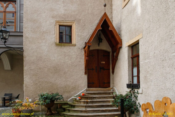 Zamek w Karpnikach wewnętrzny dziedziniec