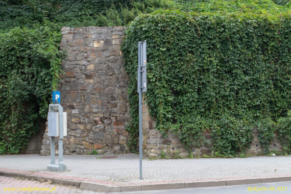 Miejskie mury obronne Krosna fragment muru zewnętrznego