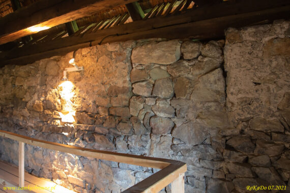 Książęca wieża w Siedlęcinie zamurowane blanki