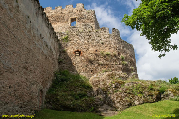 Zamek Chojnik widok na zamek górny.