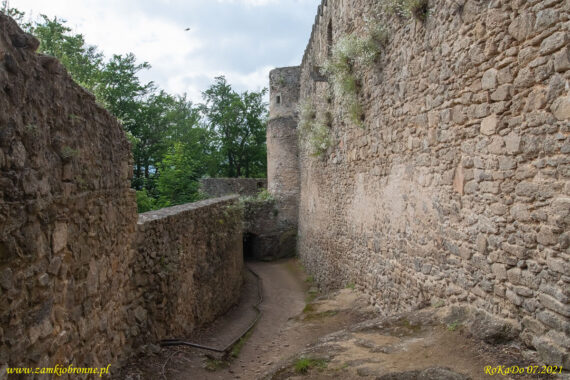 Zamek Chojnik międzymurze.