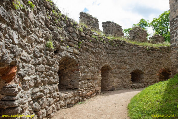 Zamek Chojnik międzymurze.