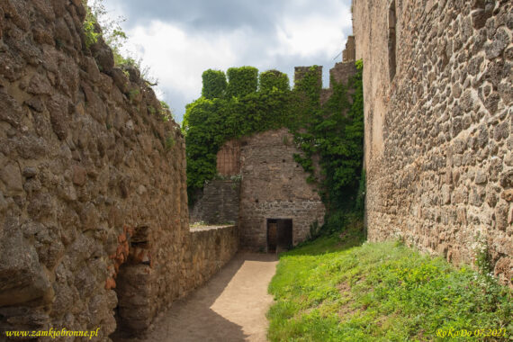 Zamek Chojnik międzymurze.