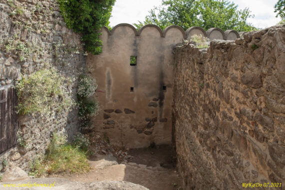 Zamek Chojnik międzymurze.