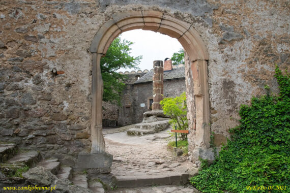 Zamek Chojnik. Brama zamku średniego.