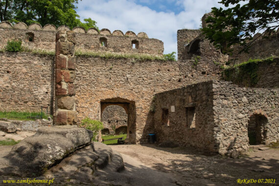 Zamek Chojnik. Brama zamku średniego.