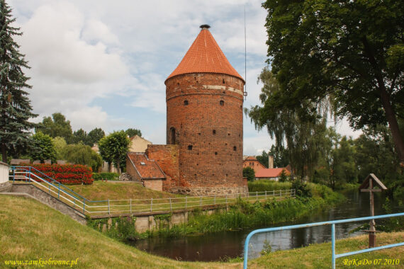 Dobre Miast miejskie mury obronne. Baszta Bociania