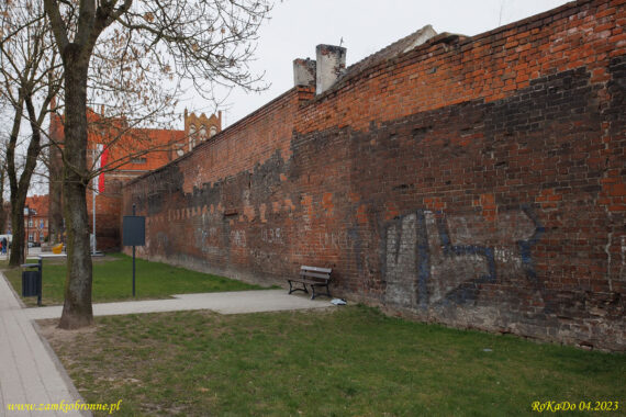 Miejskie mury obronne w Gniewie
