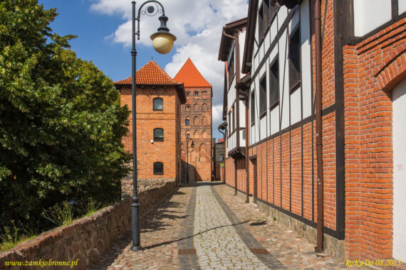 Miejskie mury obronne Chojnic baszta Szewska oraz brama Człuchowska