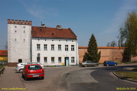 Miejskie mury obronne Grodk&oacute;w baszta Więzienna