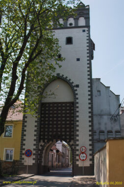 Miejskie mury obronne Grodków brama Lewińska