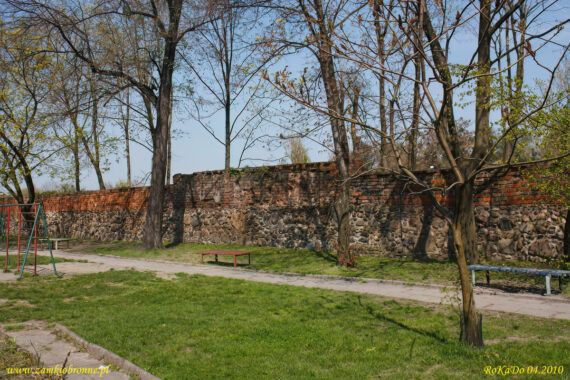 Grodk&oacute;w miejskie mury obronne