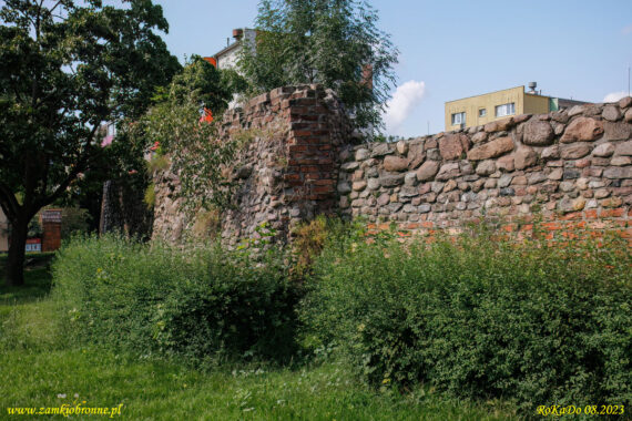 Gryfino miejskie mury obronne z czatownią