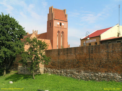 Golub miejskie mury obronne.