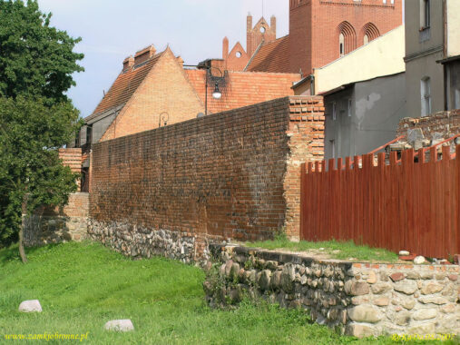 Golub miejskie mury obronne.