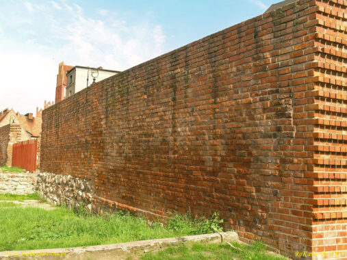 Golub miejskie mury obronne.