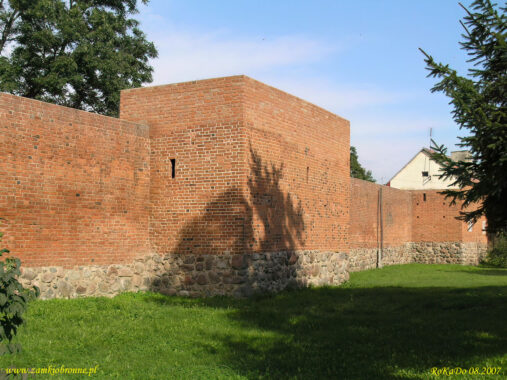 Golub miejskie mury obronne.