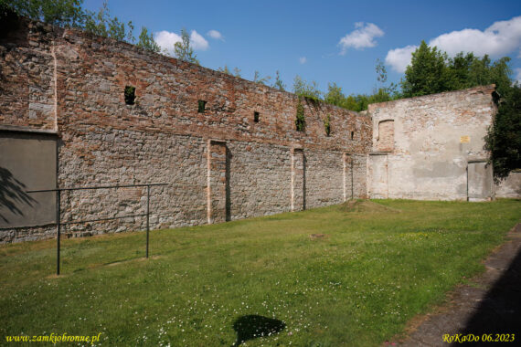 Nowogrodziec miejskie mury obronne