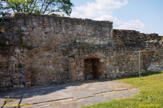 Nowogrodziec miejskie mury obronne