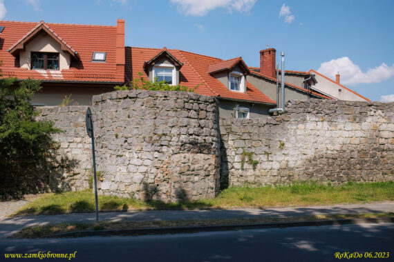 Nowogrodziec miejskie mury obronne