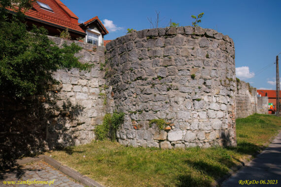 Nowogrodziec miejskie mury obronne