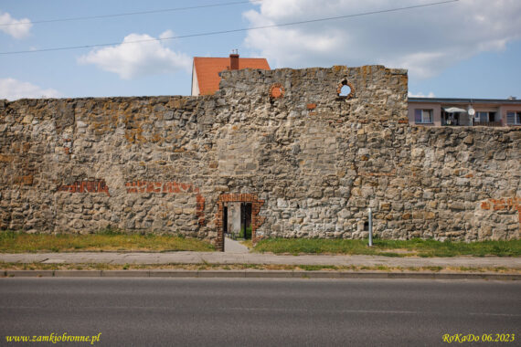 Nowogrodziec miejskie mury obronne