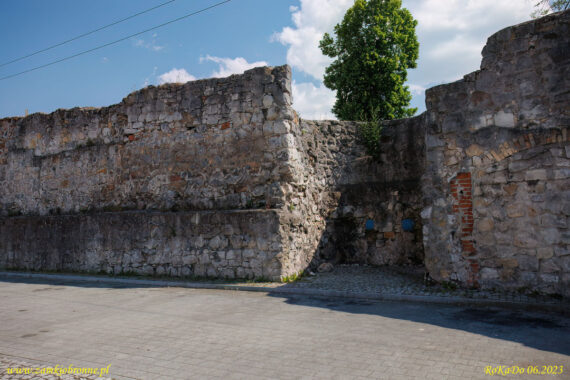 Nowogrodziec miejskie mury obronne