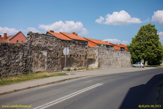 Nowogrodziec miejskie mury obronne