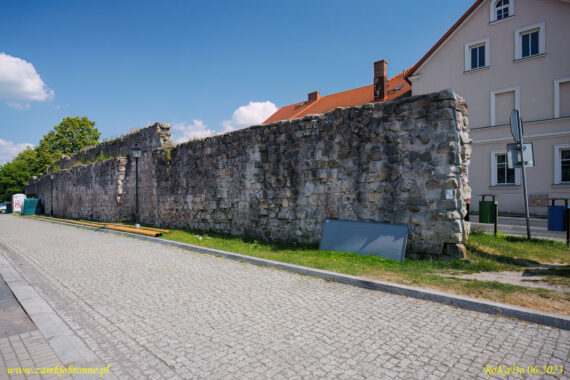 Nowogrodziec miejskie mury obronne