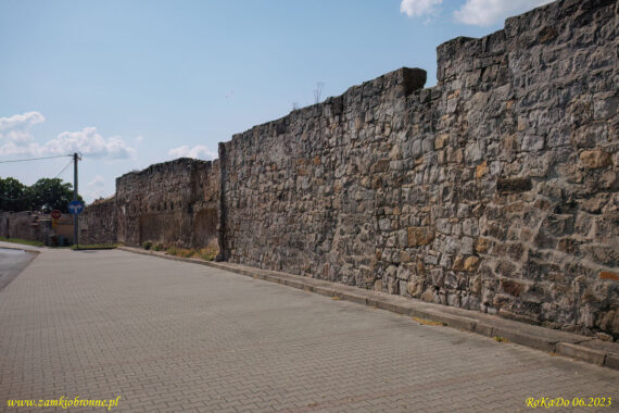 Nowogrodziec miejskie mury obronne