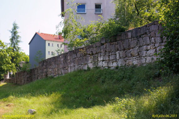 Nowogrodziec miejskie mury obronne