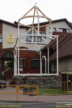 Miejskie mury obronne Ostr&oacute;dy rekonstrukcja bramy Garncarskiej