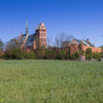 Świecie pozostałości miejskich murów obronnych.