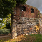 Lipiany miejskie mury obronne fragment z basztą łupinową