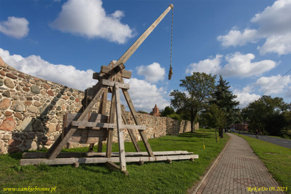 Trzcińsko miejskie mury obronne z czatownią