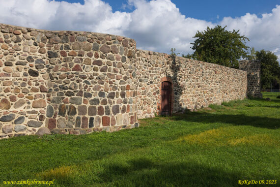 Trzcińsko miejskie mury obronne z czatownią