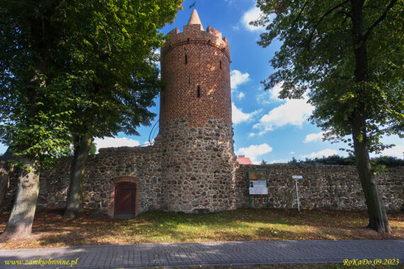 Trzcińsko miejskie mury obronne baszta Prochowa