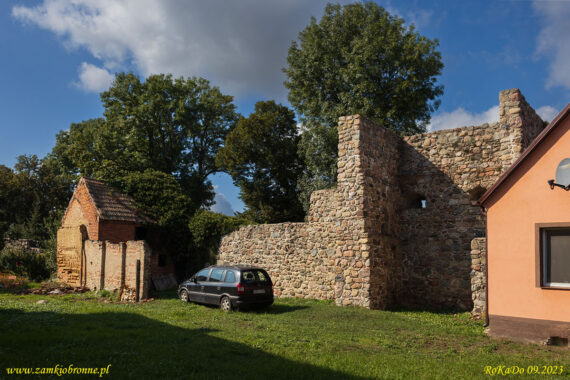 Trzcińsko miejskie mury obronne baszta