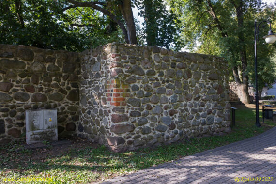 Trzcińsko miejskie mury obronne z czatownią