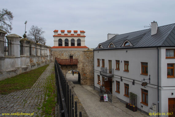 Opat&oacute;w mury miejskie Brama Warszawska