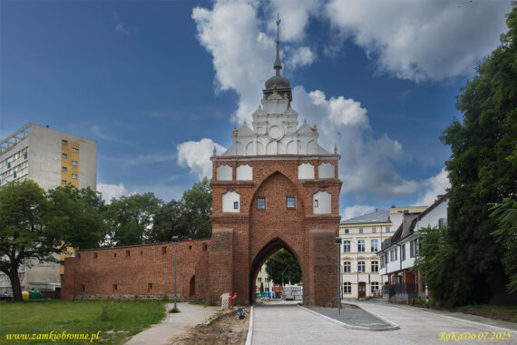 Stargard miejskie mury obronne Brama Wałowa