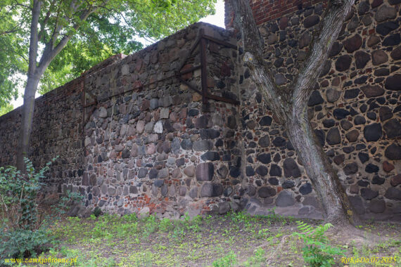 Stargard miejskie mury obronne fragment z zachowana czatownią