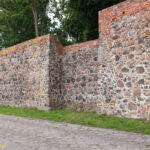 Stargard miejskie mury obronne fragment z zachowana czatownią