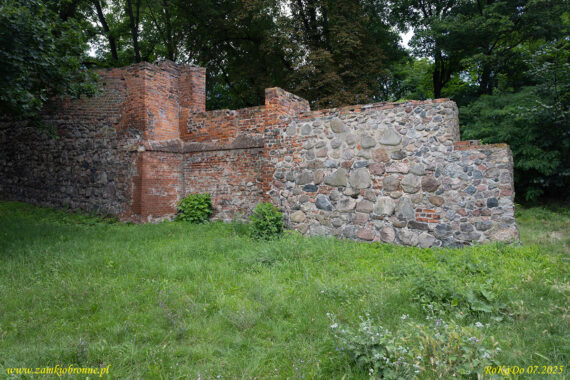 Stargard miejskie mury obronne fragment z zachowana czatownią