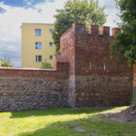 Stargard miejskie mury obronne fragment z zachowana czatownią