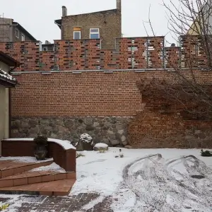 Inowrocław częściowo zrekonstruowany fragment murów obronnych