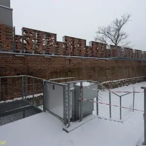 Inowrocław częściowo zrekonstruowany fragment murów obronnych