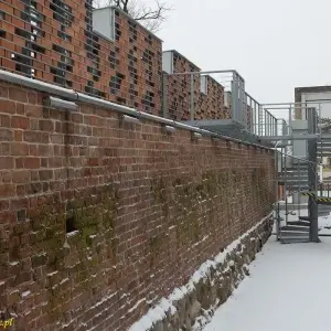 Inowrocław częściowo zrekonstruowany fragment murów obronnych