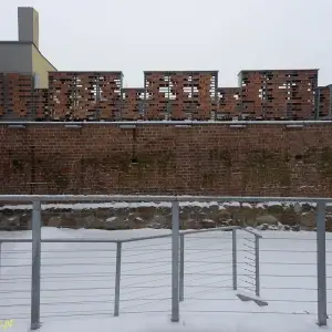 Inowrocław częściowo zrekonstruowany fragment murów obronnych